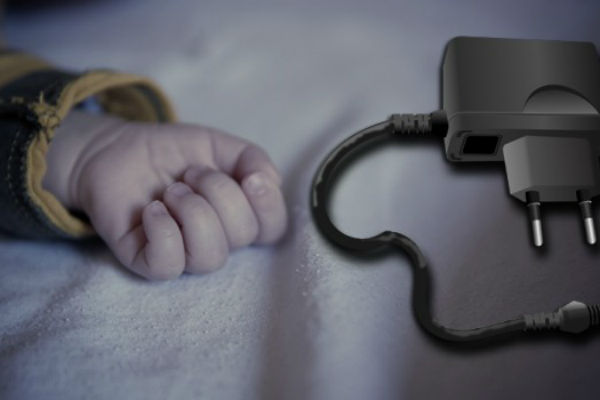 Punjač se zapalio dok je dječak spavao: Majka objavila jezive fotografije Punjač se zapalio dok je dječak spavao: Majka objavila jezive fotografije