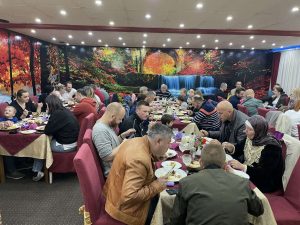 Pravoslavac organizovao iftar u Cazinu za 100 osoba