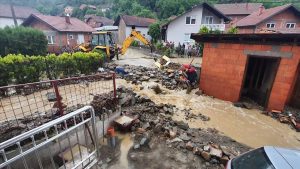 Poplavljeni stambeni objekti, uništeni plastenici u Čeliću