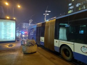 Drama u centru Sarajeva: Pucali na autobus, putnici prestravljeni pobjegli