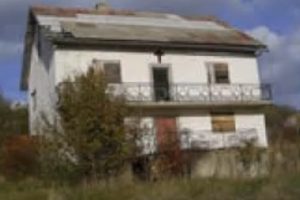 Jezive priče: Šta se događa u napuštenoj kući u Bosni koju svi zaobilaze u širokom luku?