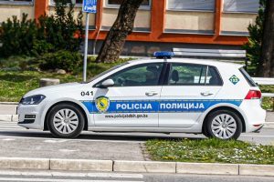 Uhapšen vozač (21) koji je izazvao nesreću u Brčkom: Autom usmrtio majku (47) i kćerku (12)