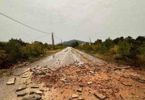 Snažno nevrijeme pogodilo Hercegovinu: Grom u Ljubuškom raznio cestu