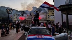 Svadbena kolona zaustavila se ispred džamije u Jajcu: Oglasili se iz SDA, vijećnik prijavio napad