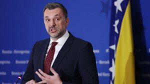 NiP puca po šavovima