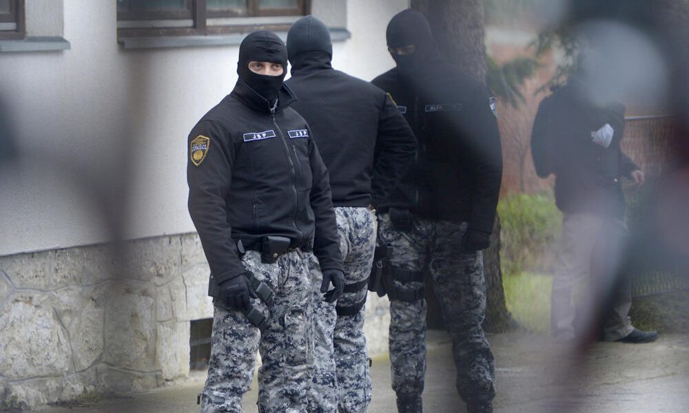 Detalji jezivog horora u Stanarima: Ubio ženu sjekirom, pa sam pozvao policiju da ga uhapse