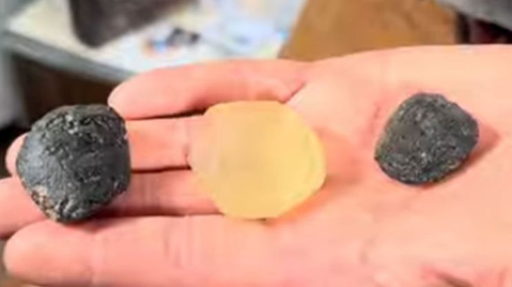 Naučnici otkrili staklene kuglice nastale udarom meteorita prije 11 miliona godina Naučnici otkrili staklene kuglice nastale udarom meteorita prije 11 miliona godina