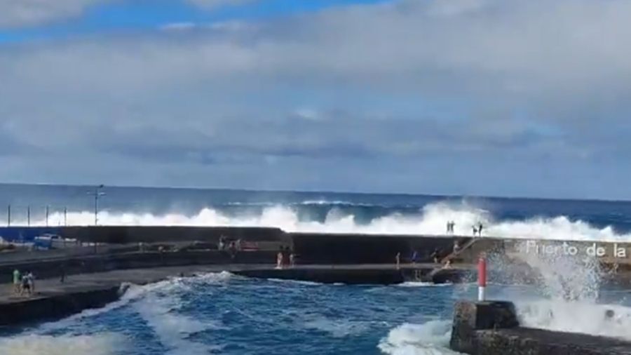 Šokantni prizori iz turističkog raja: Ogromni valovi zapljusnuli obalu, ima mrtvih…