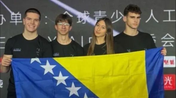 Među 50.000 učesnika ostvarili rezultate svjetske klase: Travnički robotičari briljirali u Šangaju Među 50.000 učesnika ostvarili rezultate svjetske klase: Travnički robotičari briljirali u Šangaju
