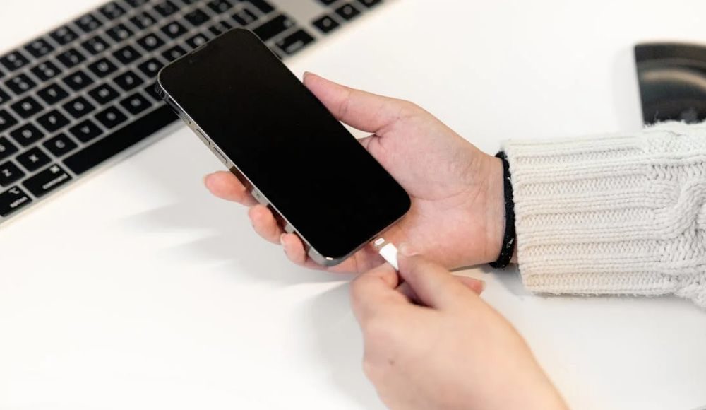 Zašto vam se baterija brzo troši: Najčešće greške pri punjenju mobitela Zašto vam se baterija brzo troši: Najčešće greške pri punjenju mobitela