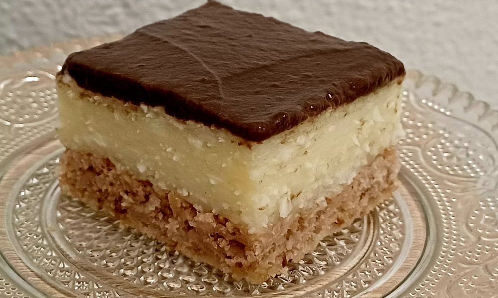 Sočan kolač sa jabukama, puding kremom i kakaom