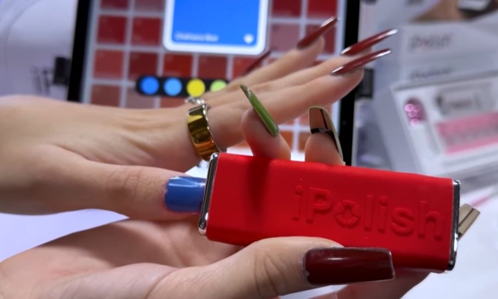 Zaboravite na salone: Stigli su pametni nokti, boju možete mijenjati u aplikaciji Zaboravite na salone: Stigli su pametni nokti, boju možete mijenjati u aplikaciji