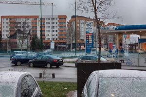 Vatreni obračun sa policijom u Sarajevu: Zapalio auto, pa ranjen