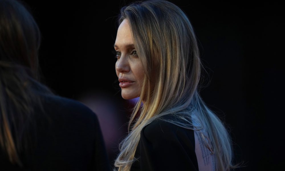 Premijera filma “Couture”: Anđelina Džoli zasjenila sve svojim izgledom