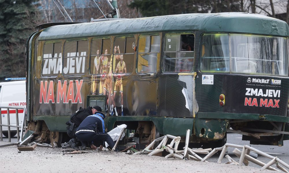 Djevojci kojoj je amputirana noga nakon tramvajske nesreće, još uvijek se bore za život