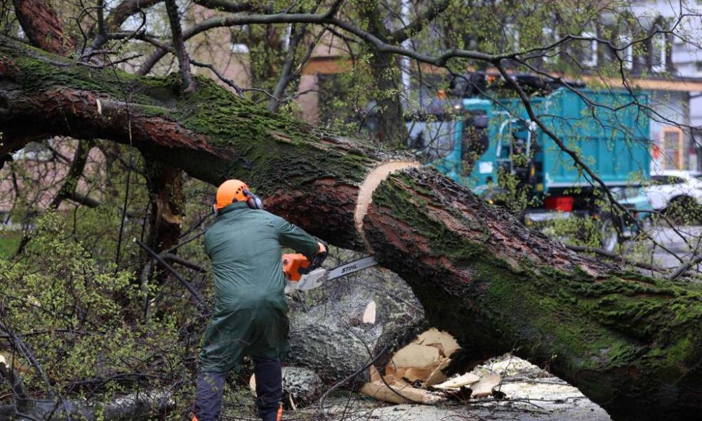 U nevremenu u Zagrebu lakše povrijeđeno više osoba