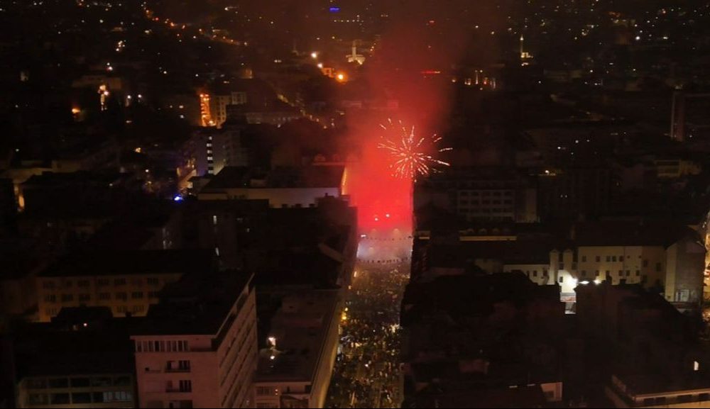 Oni su heroji nacije: Pogledajte kakav spektakl su navijači priredili Zmajevima sinoć ispred Vječne vatre