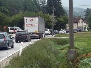 Muškarac ubio punicu i ranio suprugu u Kiseljaku, u bijegu je