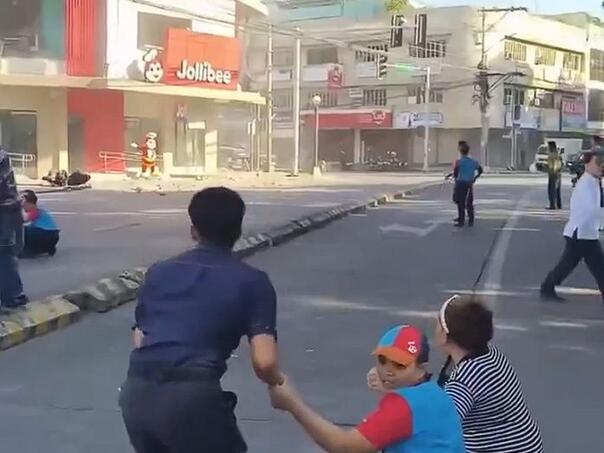Raste broj žrtava na Filipinima: Poginulo 15 osoba, preko 12