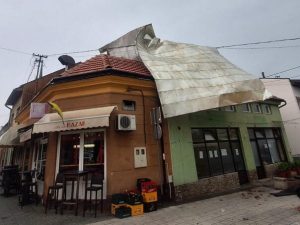 Snažno nevrijeme pogodilo Bugojno: Vjetar nosio krovove