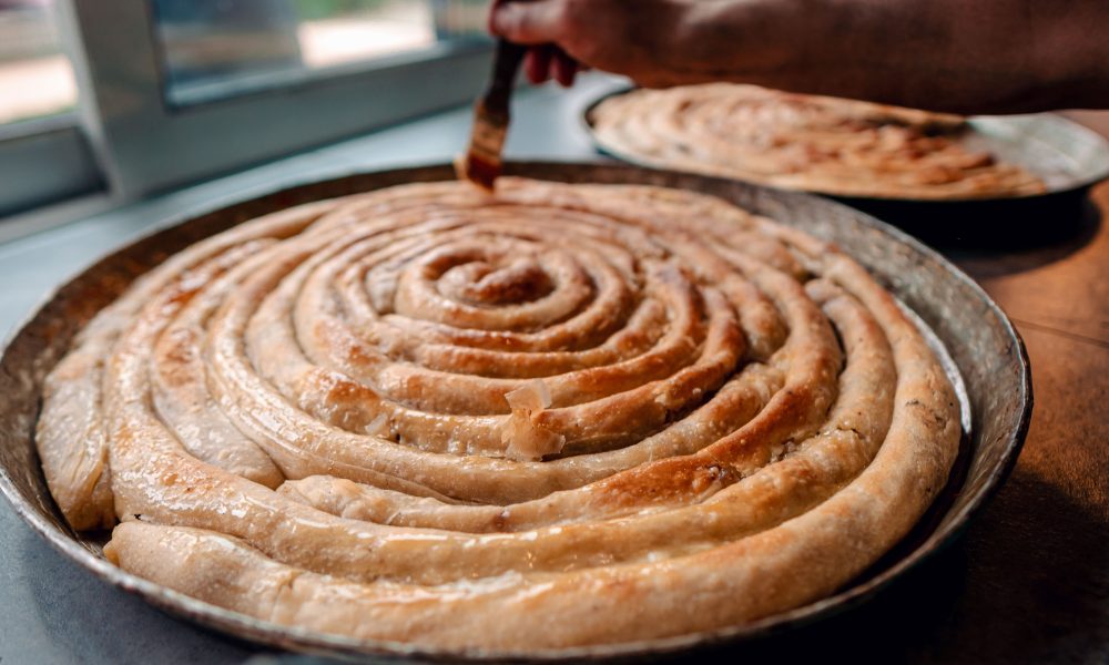 Šuškavi burek koji osvaja na prvi zalogaj: Tajna je u posebnom načinu razvlačenja jufki